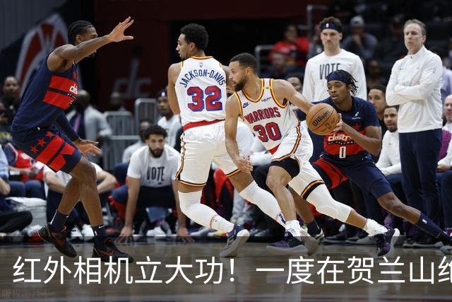 红外相机立大功！一度在贺兰山绝迹近70年，如今拍到一家三口同框